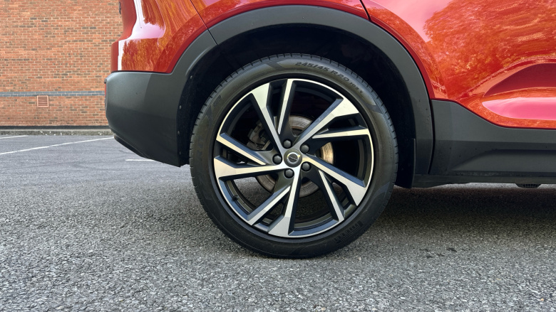 Volvo Xc40 2.0 B4P R DESIGN Pro 5dr AWD Auto Petrol Estate